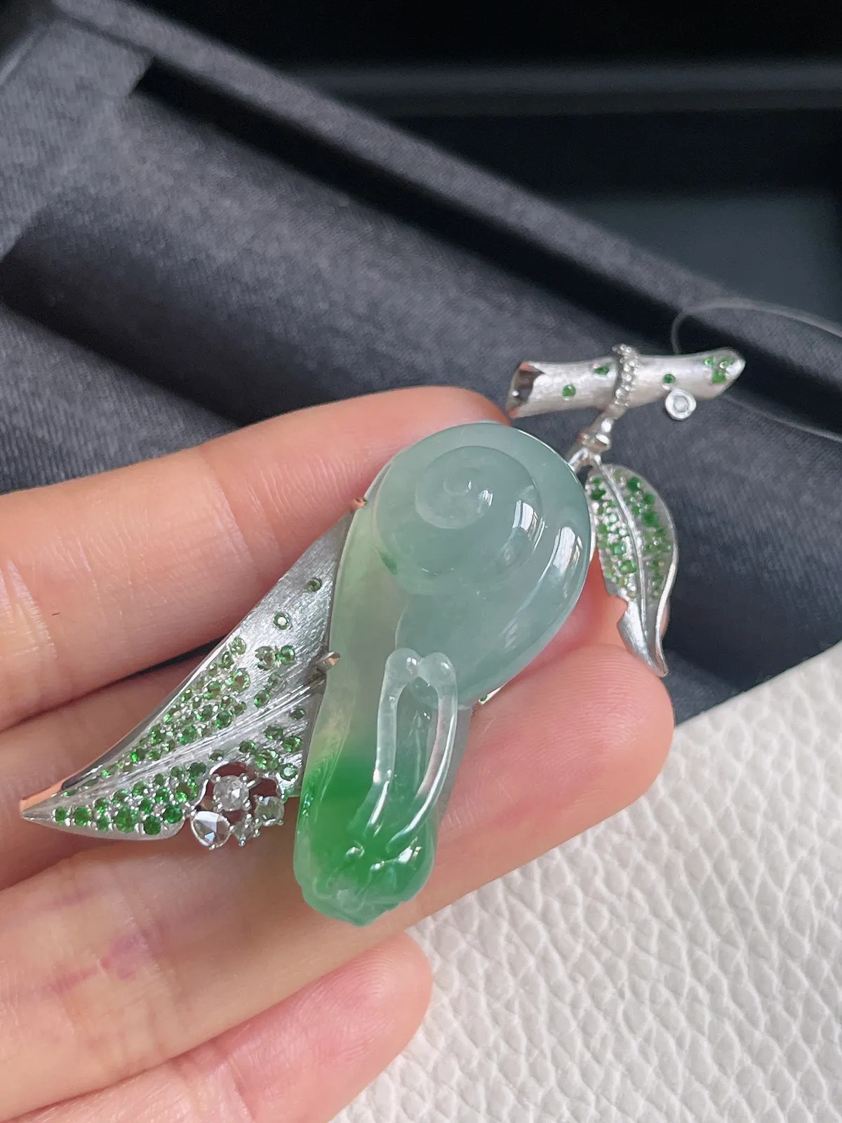 18k金翡翠蜗牛胸针