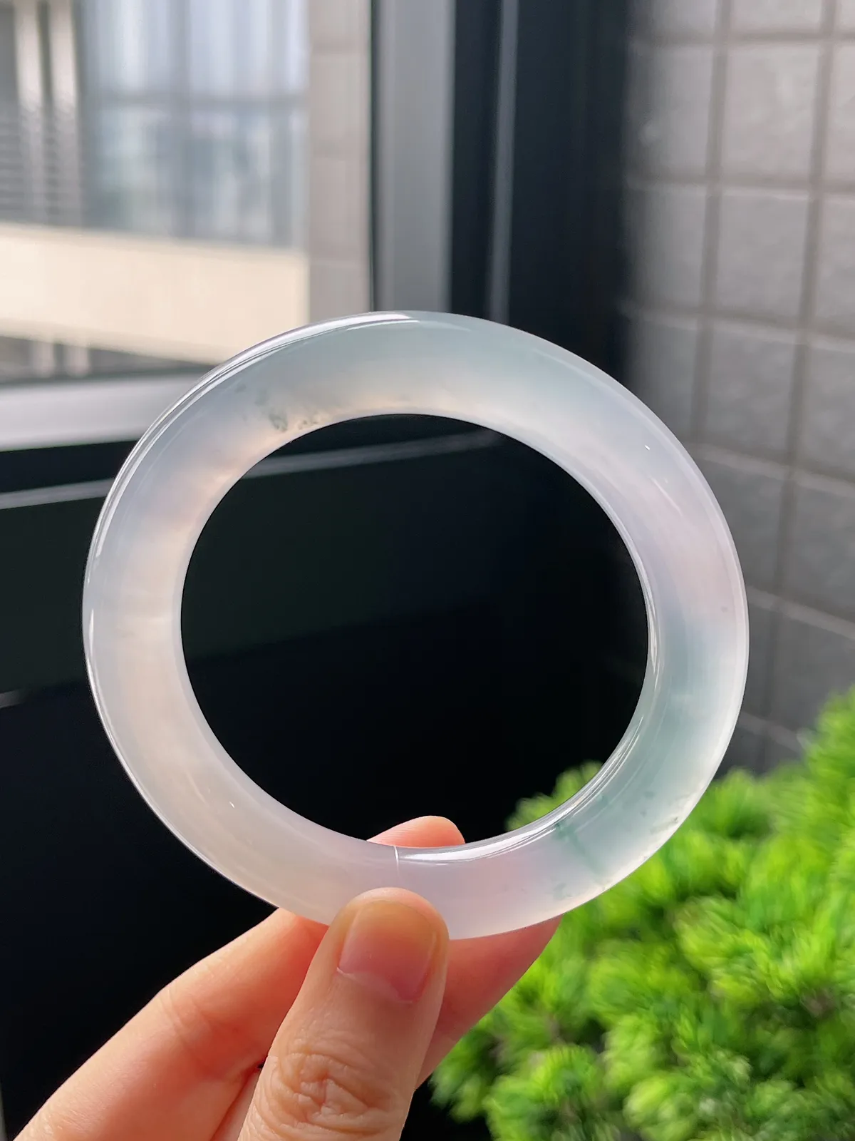 圆镯55.7圈口，翡翠冰种飘花手镯