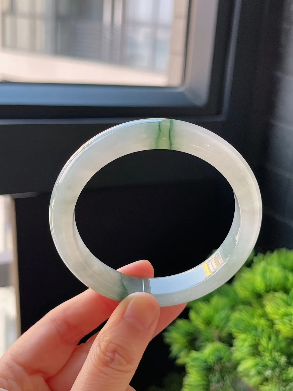 正圈57.2圈口，翡翠冰糯种飘绿手镯