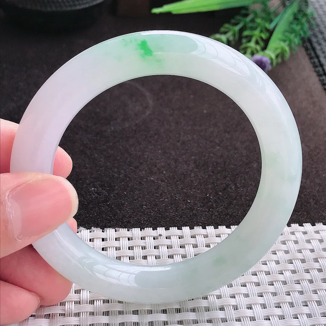 实拍A货翡翠56.5/11/10.9老坑冰胶果冻飘阳绿圆条手镯翡翠玉镯子平安镯