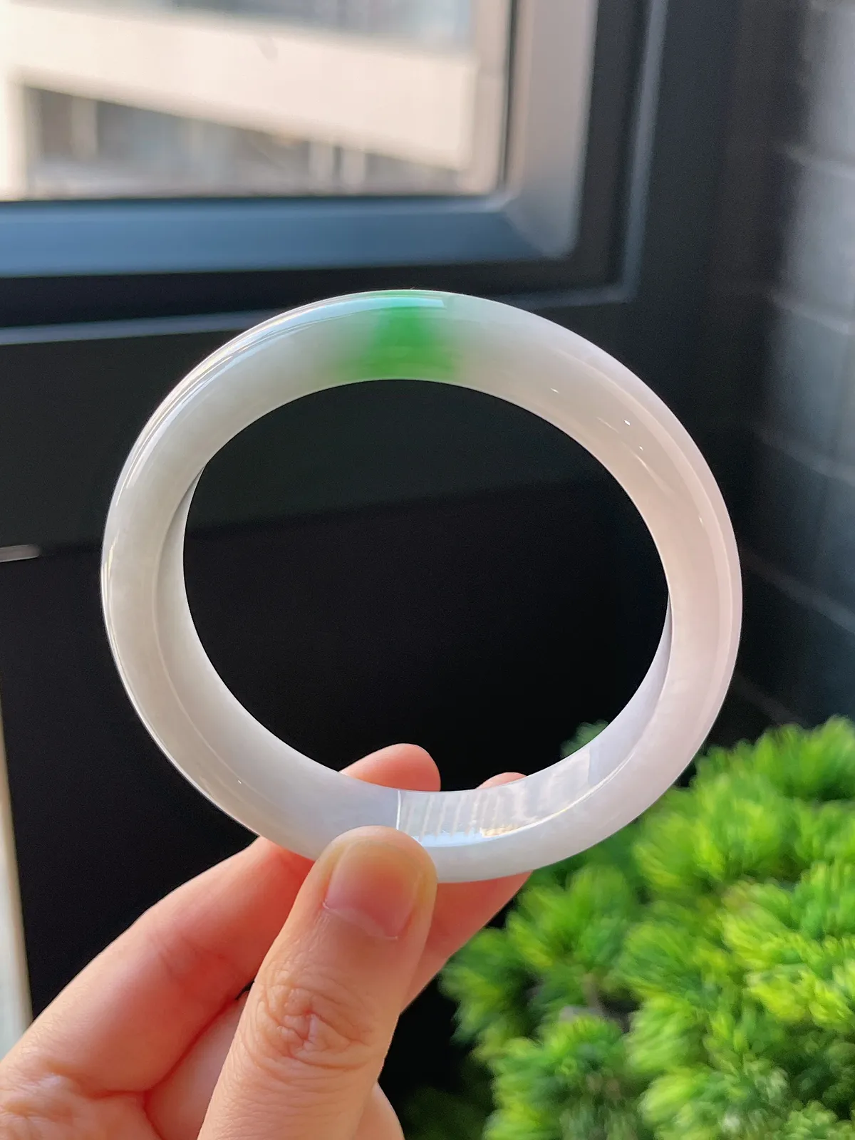 正圈59圈口，翡翠糯化种飘绿手镯