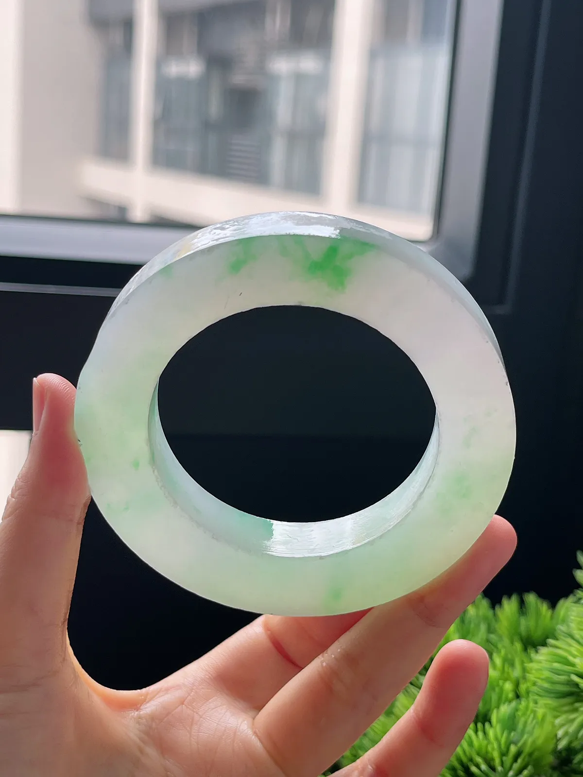 翡翠冰种飘花毛坯，⭕️正圈最大做66.2，圆条最大做62.2，最小做54