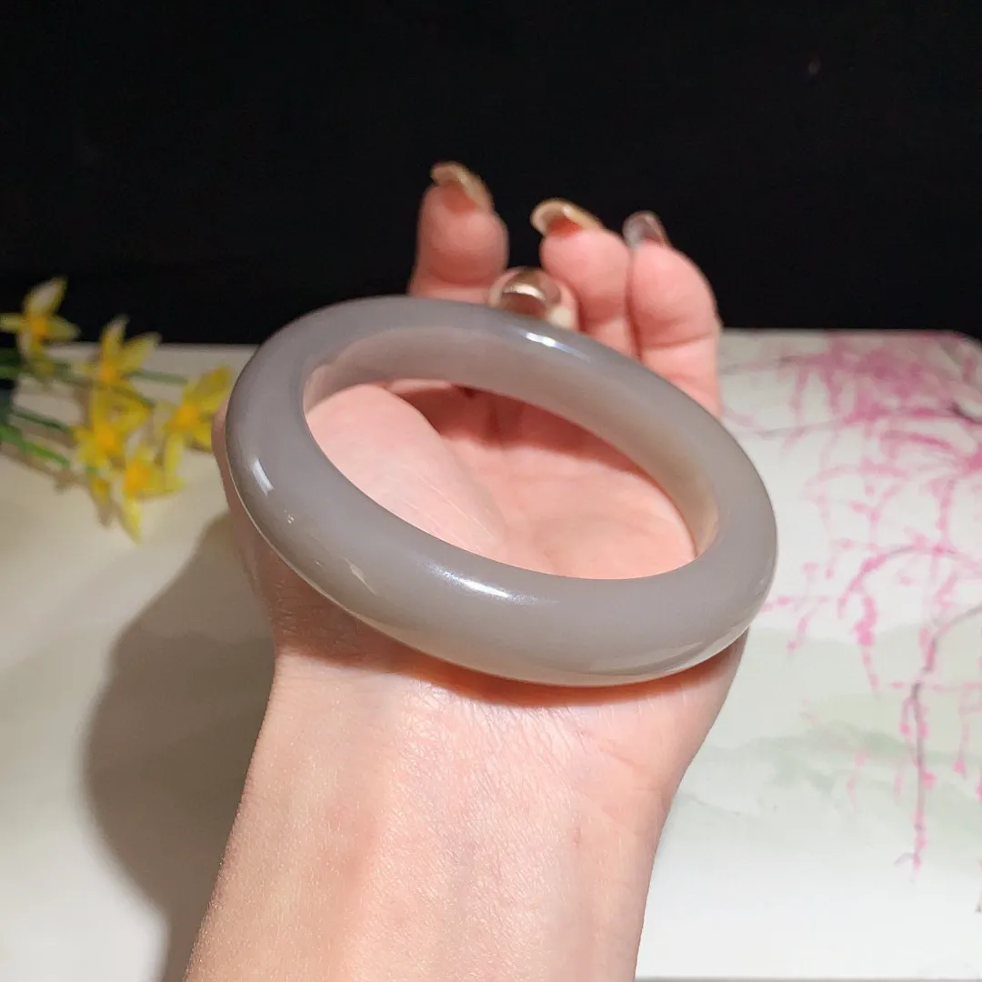 和田玉58.5圈口藕粉色加紫手镯！玉质细腻油润 底色纯净 无裂无黑 脂粉好，品质好！