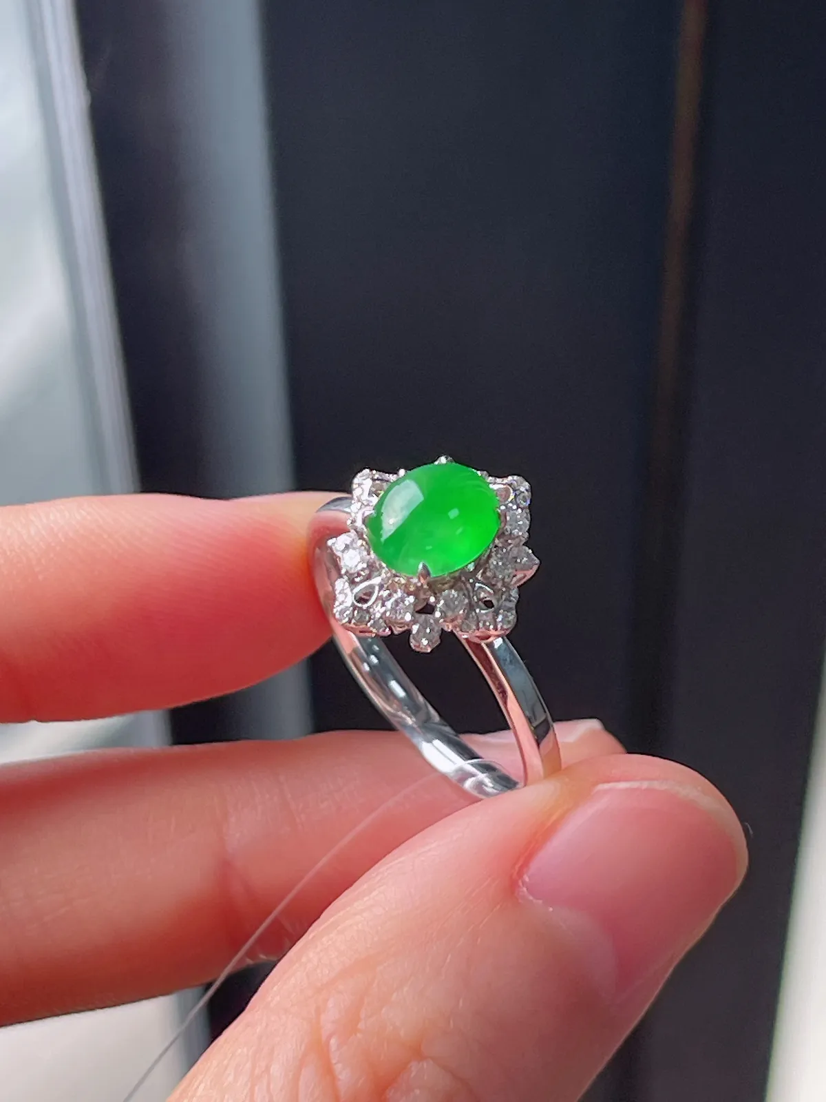 18k伴钻石翡翠冰糯种绿色戒指