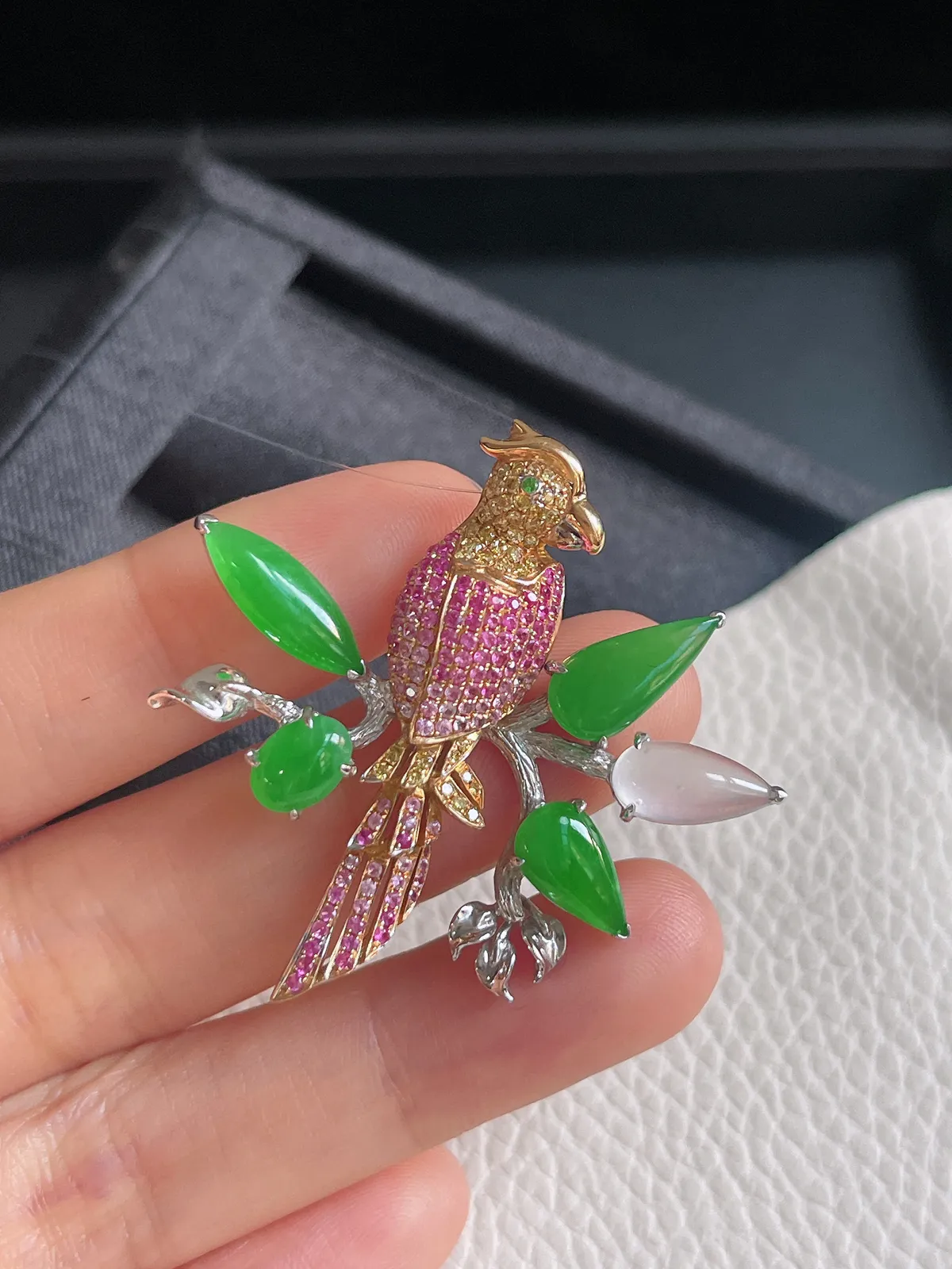 18k金翡翠喜上枝头胸针