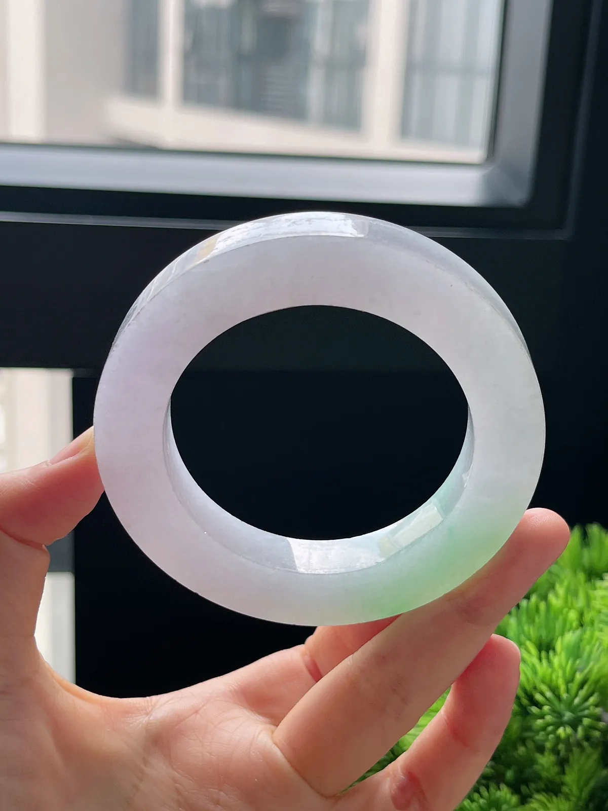 翡翠冰糯种飘绿毛坯，⭕️正圈最大做62，圆条最大做58；最小做53.6