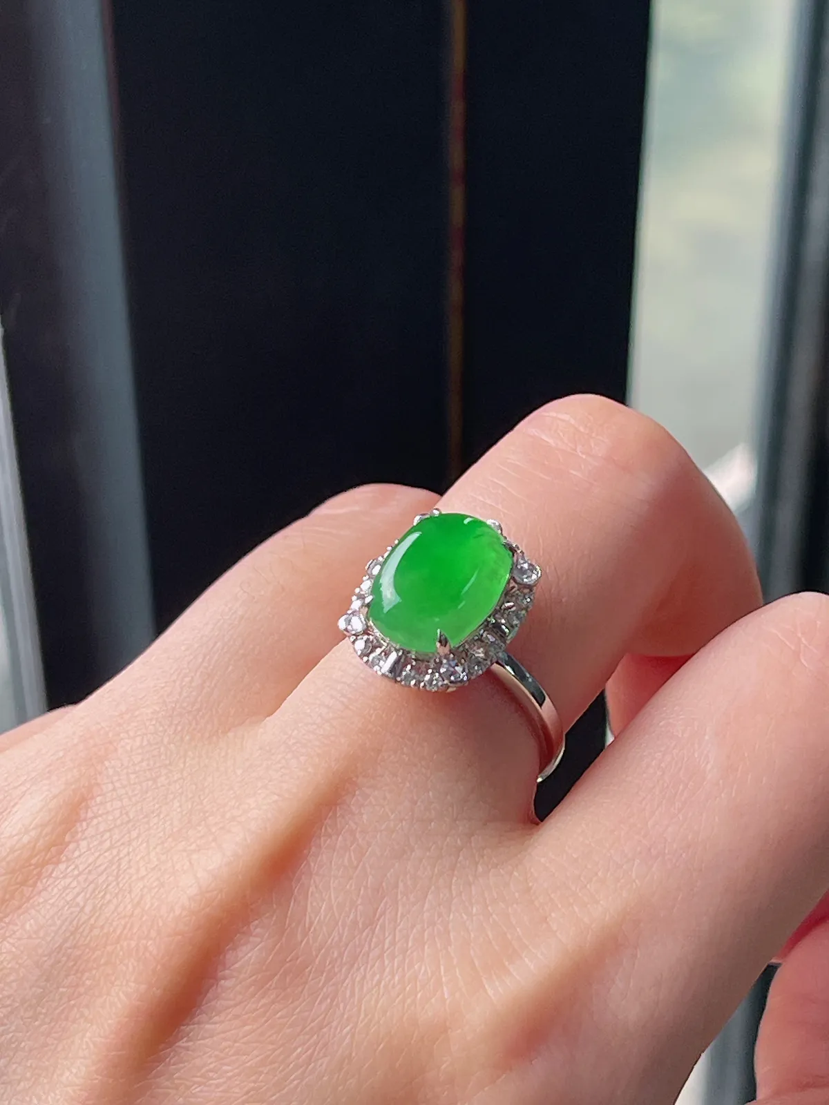 18k金伴钻石翡翠冰糯种绿色戒指