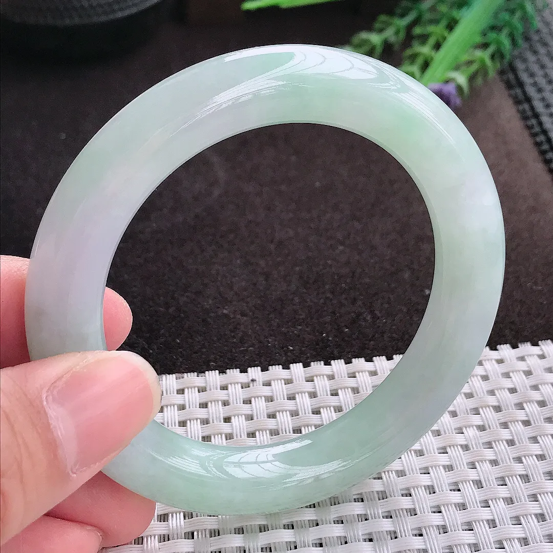 实拍A货翡翠55/11老坑冰胶水灵冰晴绿圆条手镯翡翠玉镯子平安镯