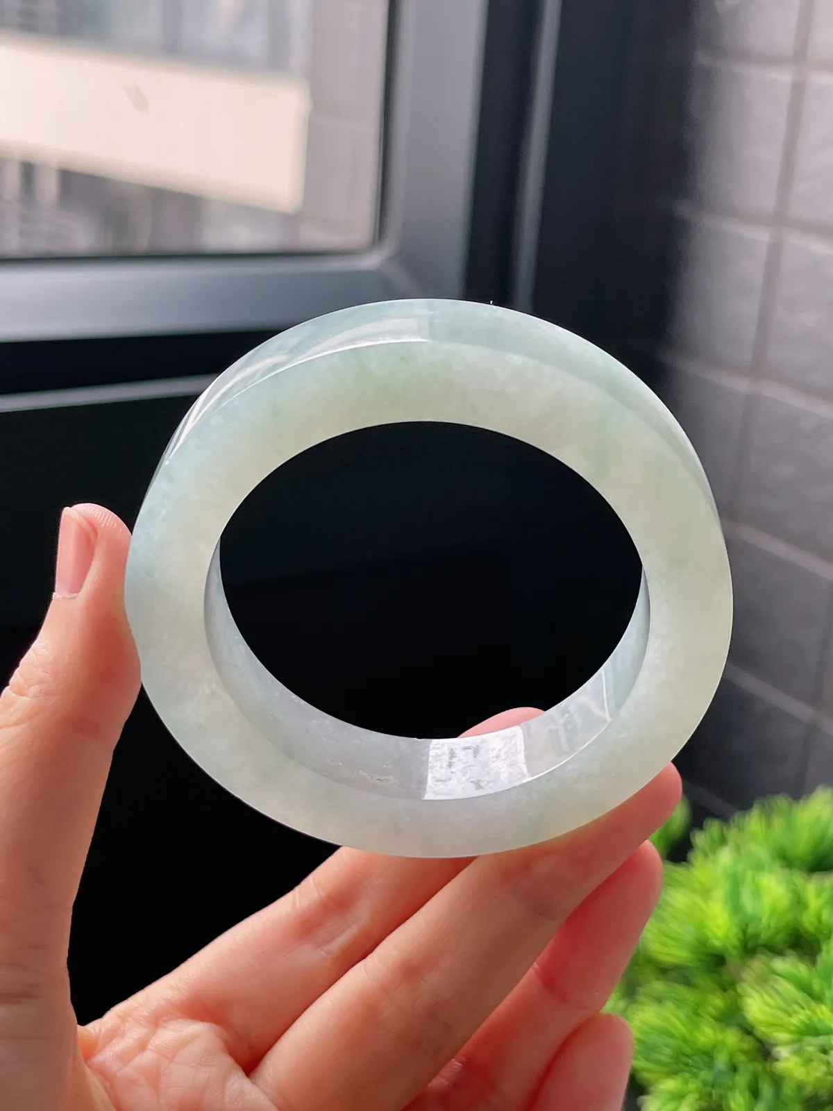 翡翠冰糯种淡绿色毛坯，⭕️正圈最大做55；最小做51.7