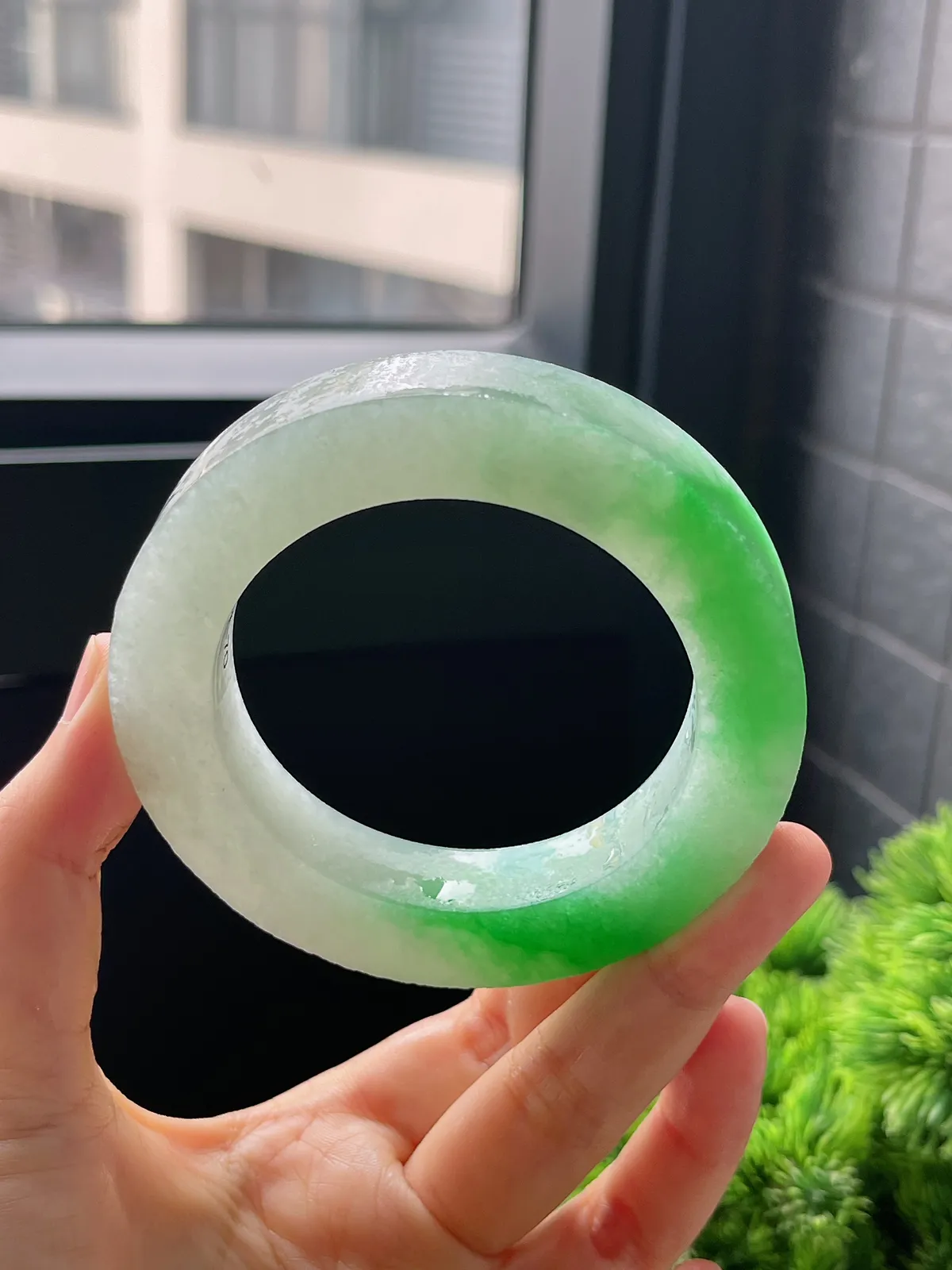 翡翠冰糯种飘绿毛坯，⭕️正圈最大做62.5，圆条最大做58.5，最小做55