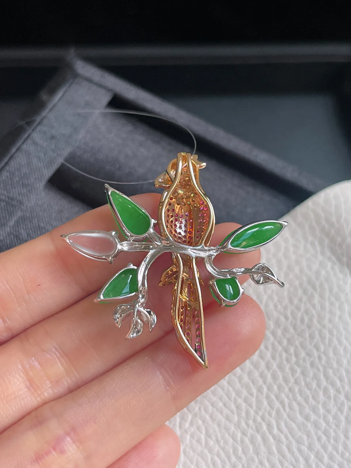 18k金翡翠喜上枝头胸针