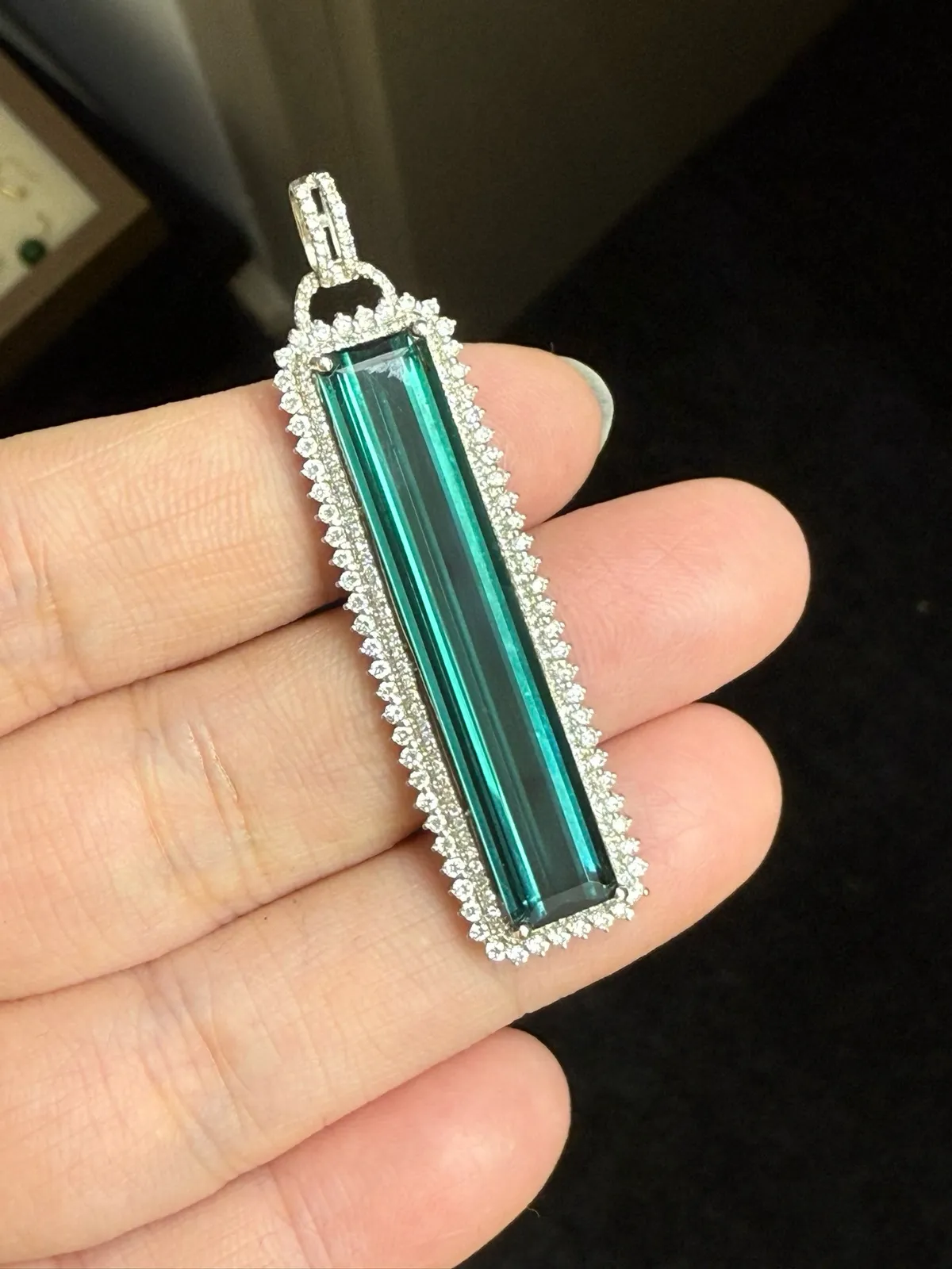 18k金镶嵌天然蓝碧玺吊坠！颜色超美！整体尺寸54.1*13.5mm，重6.414克