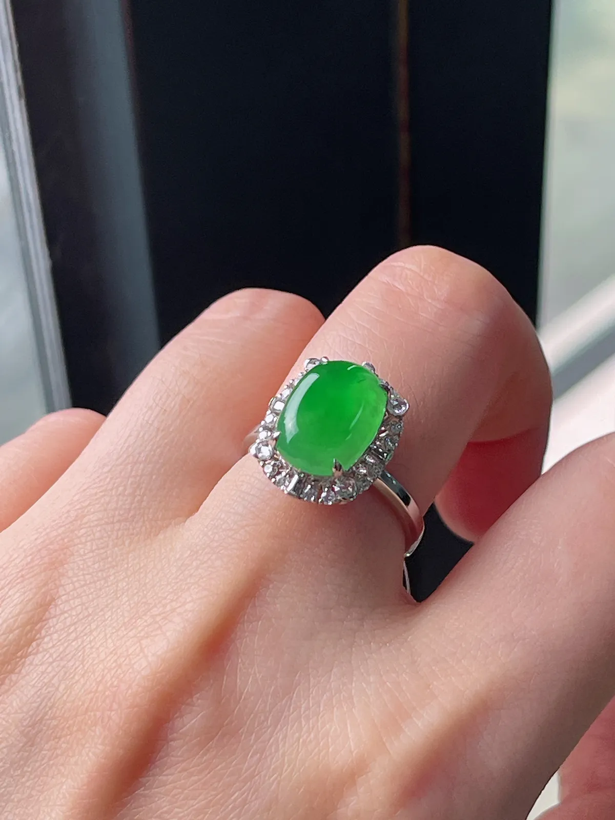 18k金伴钻石翡翠冰糯种绿色戒指