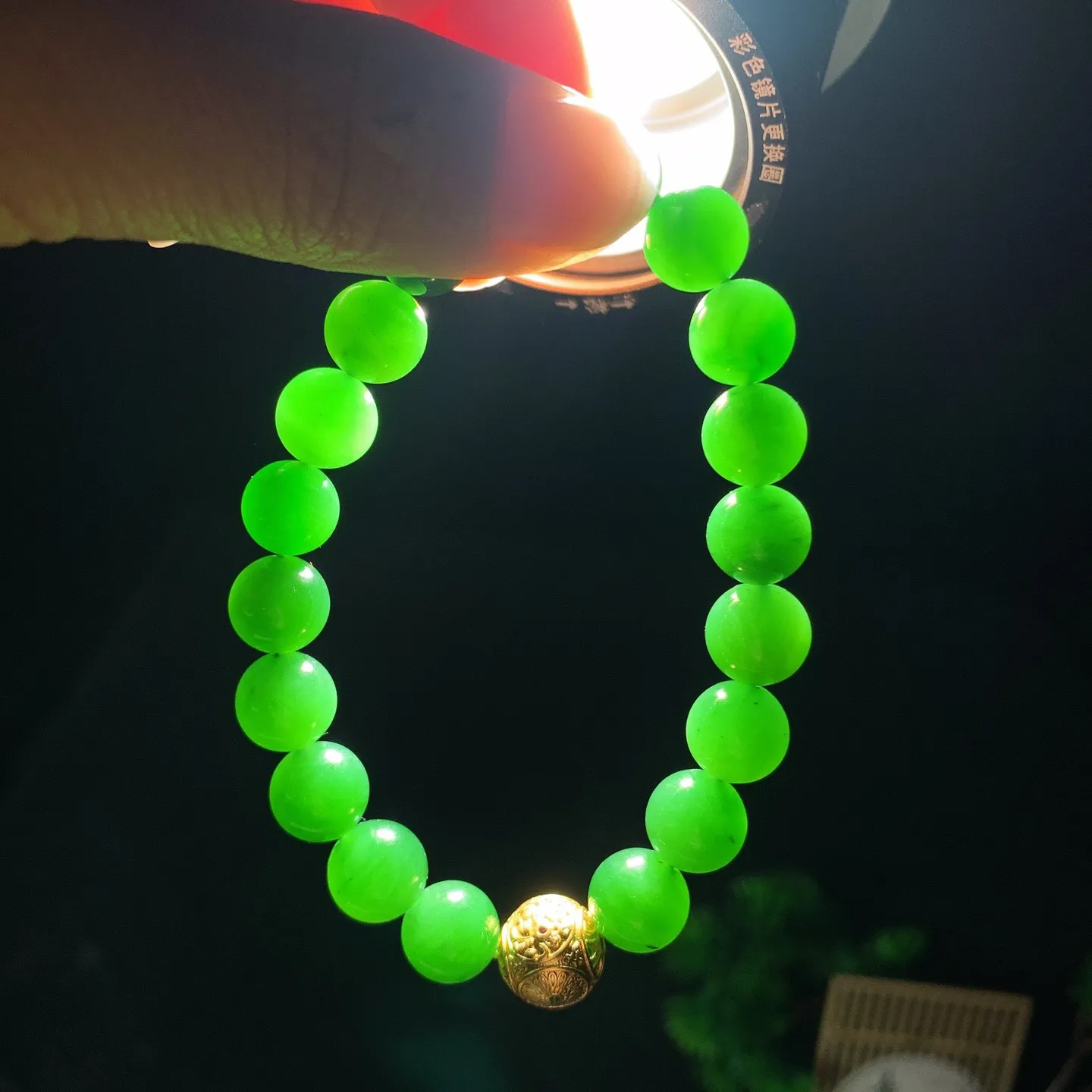 4和田玉鲜阳绿俄罗斯碧玉手串 单颗尺寸9！玉质细腻油润。手推出油。佩戴高端典雅。lt260128