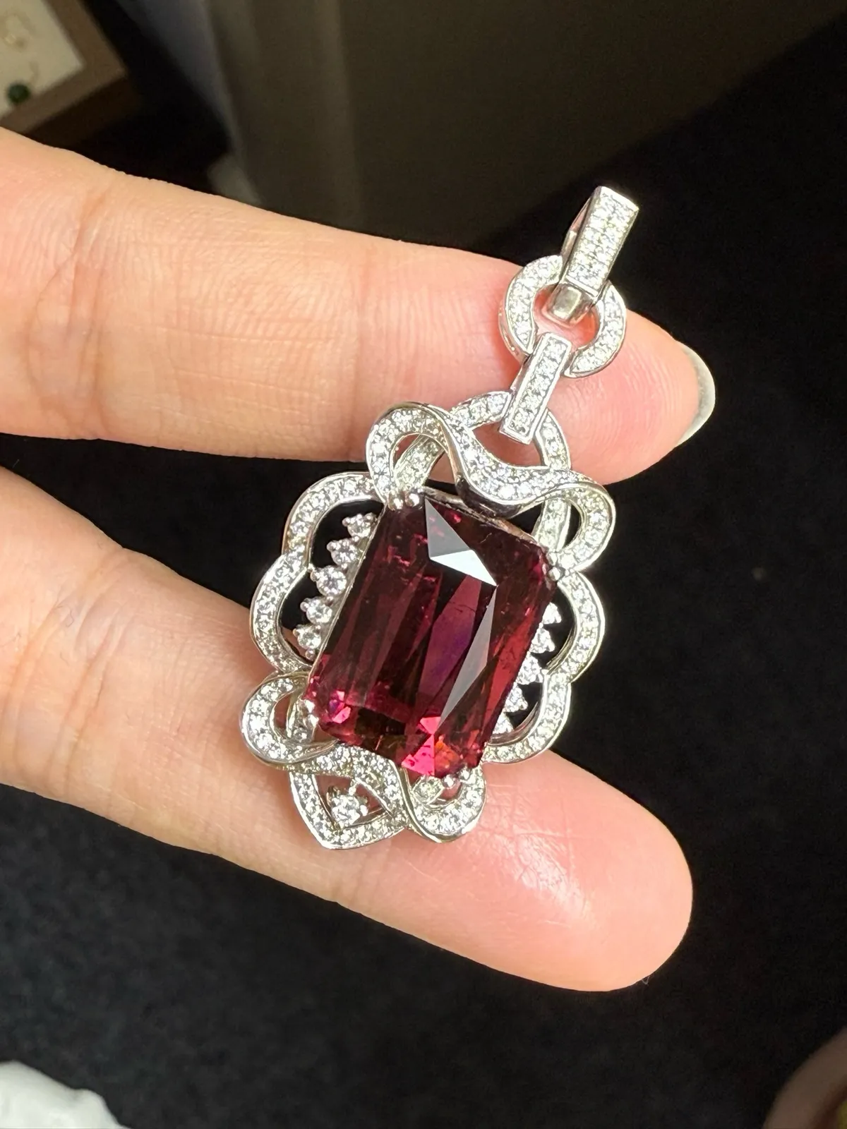 18k金镶嵌天然红碧玺吊坠！颜色超美！整体尺寸49*22.3mm，重12.56克