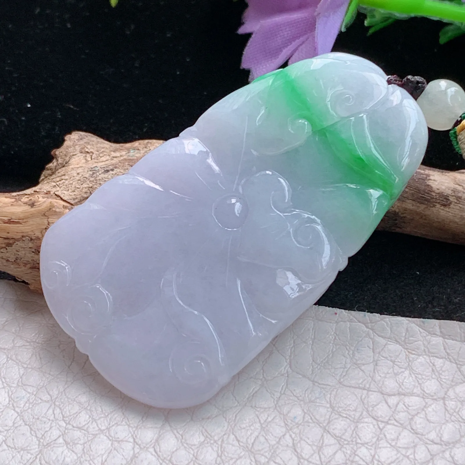 zen实拍52.5*29.8*12.5缅甸翡翠精美春带彩莲年有余玉项坠 玉挂件