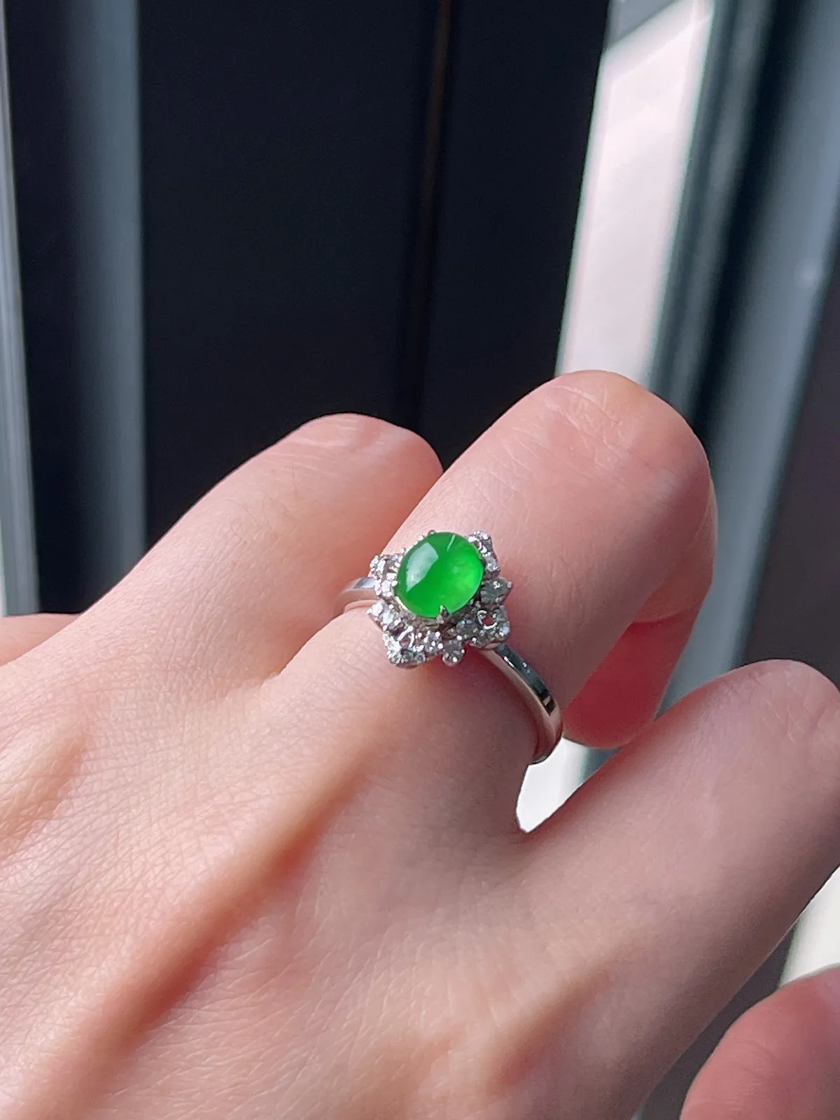 18k伴钻石翡翠冰糯种绿色戒指