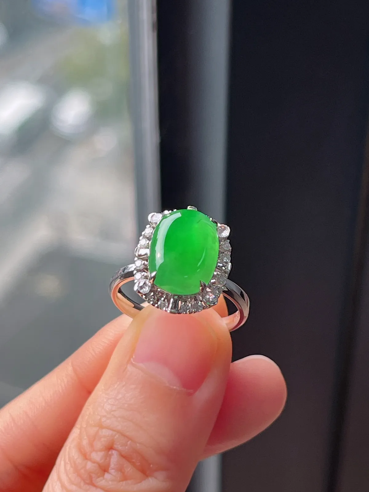 18k金伴钻石翡翠冰糯种绿色戒指