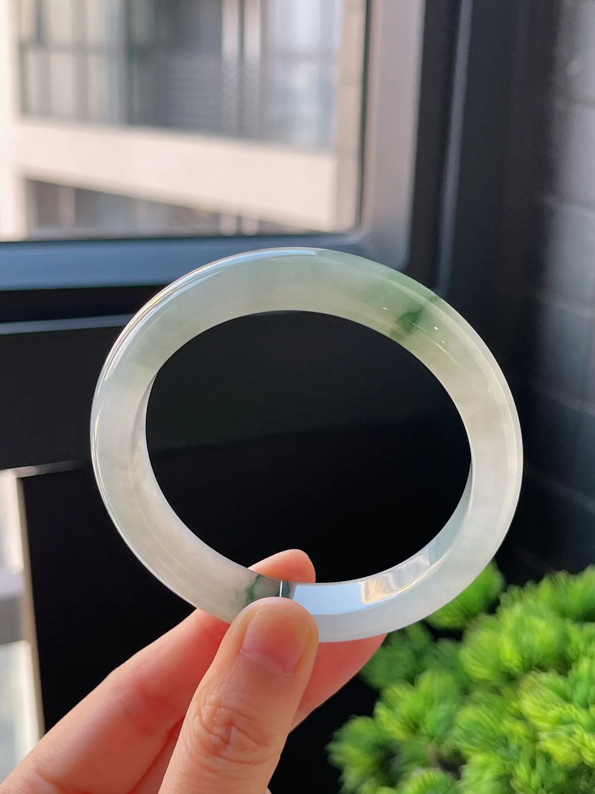 正圈57.2圈口，翡翠冰糯种飘绿手镯