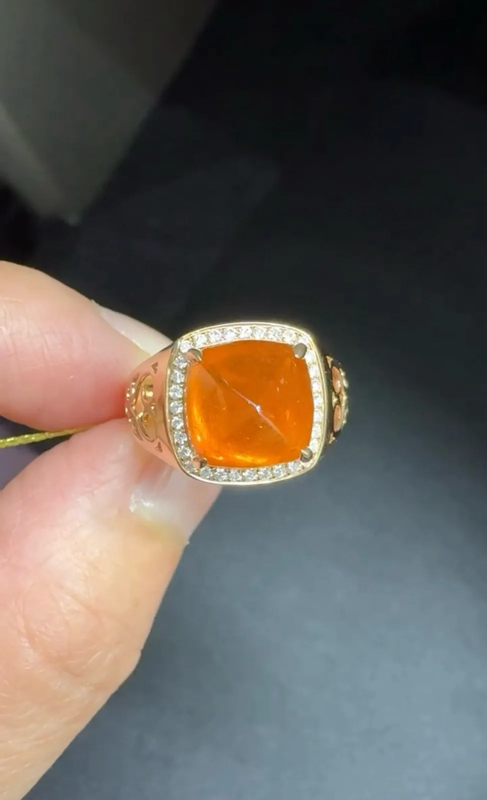 18k金钻石镶嵌芬达石戒指，主石8.86ct，总重6.54g，圈口14