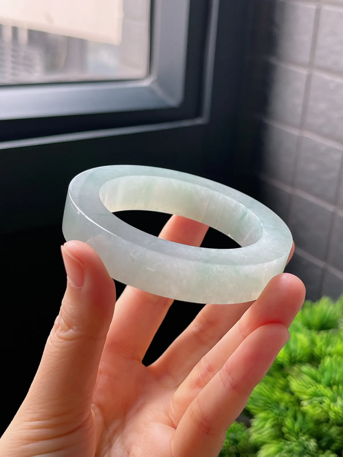 翡翠冰糯种淡绿色毛坯，⭕️正圈最大做55；最小做51.7