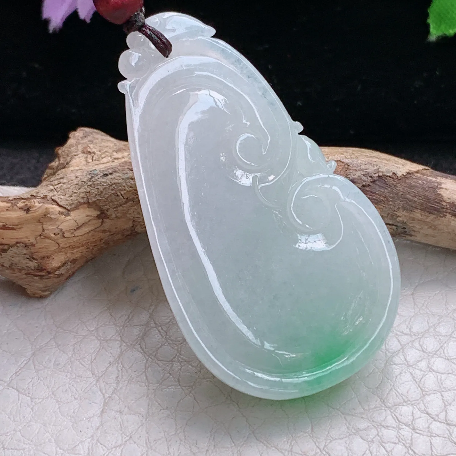 zen实拍49.8*29*10.5缅甸翡翠精美飘绿如意 饱满玉如意玉项坠 玉挂件