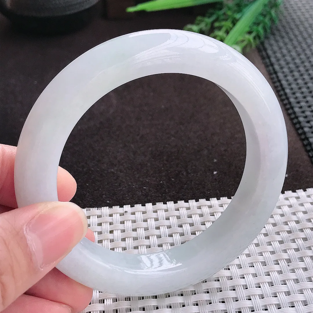 实拍A货翡翠60/12.3/10.8老坑秀气冰润厚装月光白手镯翡翠玉镯子平安镯
