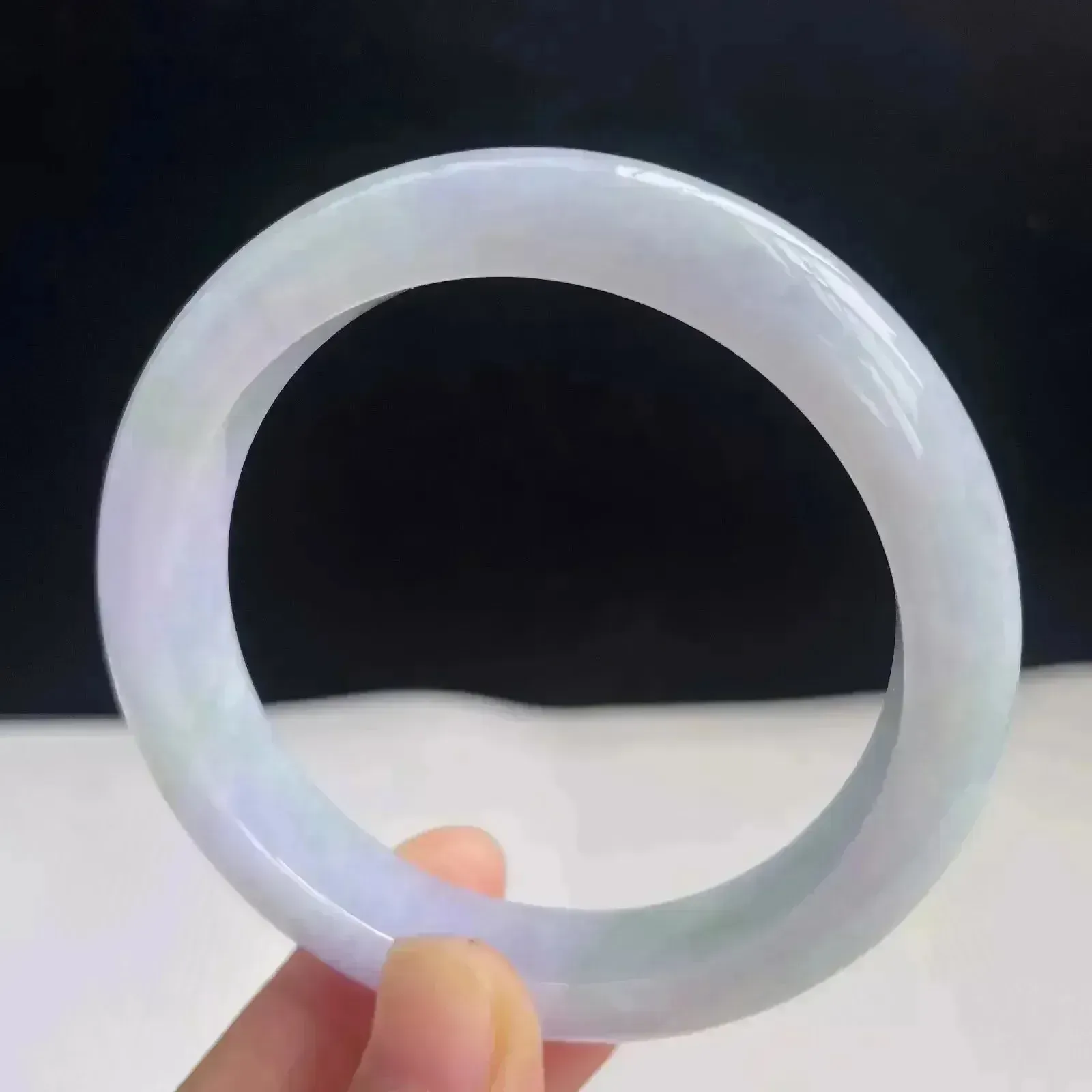 自然光拍摄56.7mm天然翡翠淡紫罗兰好种水正圈手镯 56.31克