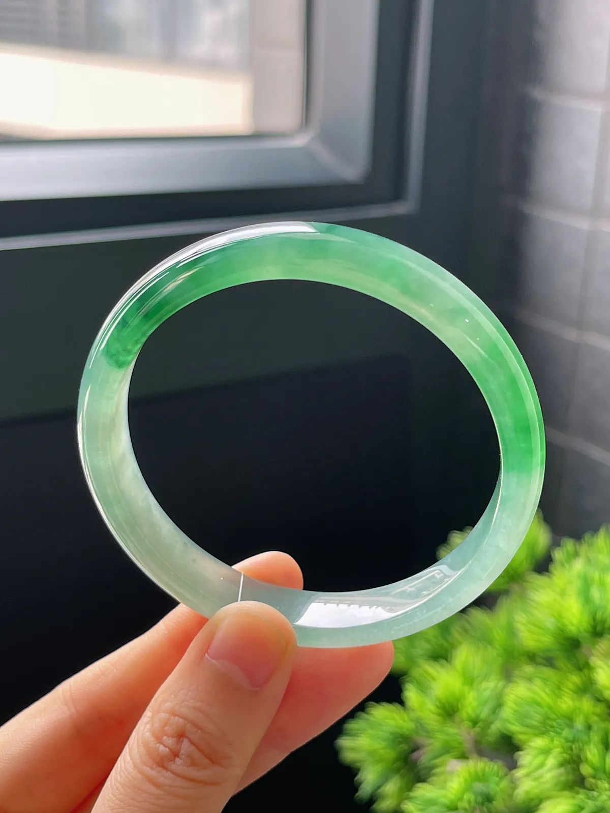 正圈57.3圈口，翡翠冰糯种绿色手镯