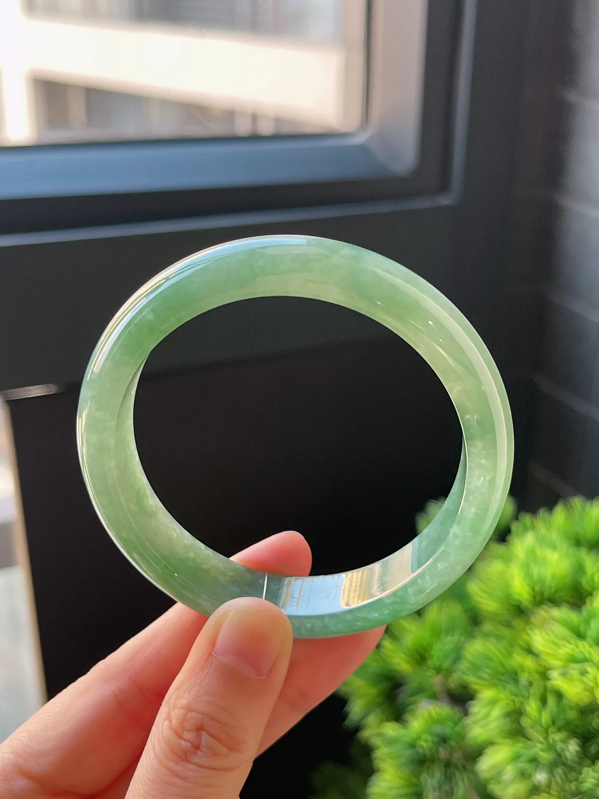 正圈56.6圈口，翡翠冰糯种绿色手镯