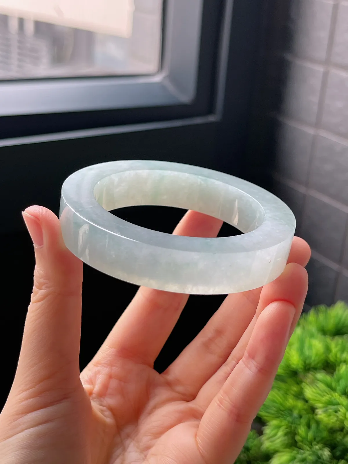 翡翠冰糯种淡绿色毛坯，⭕️正圈最大做55；最小做51.7