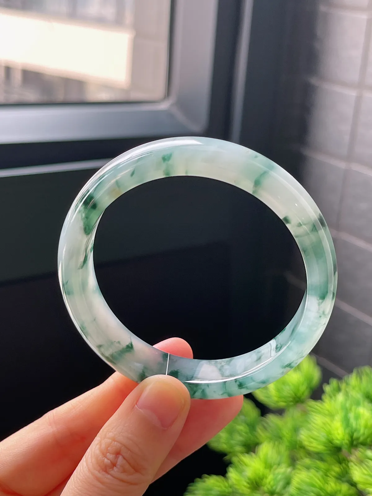 正圈55.6圈口，翡翠冰种飘花手镯