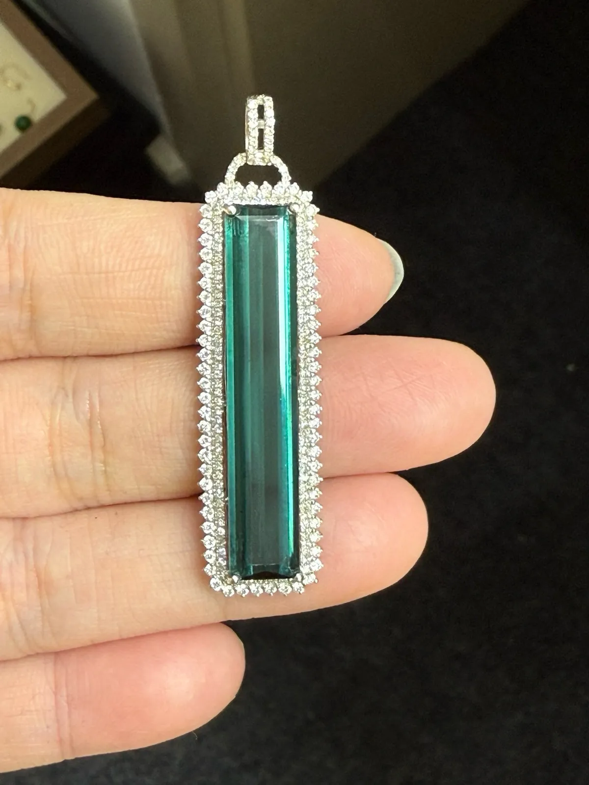 18k金镶嵌天然蓝碧玺吊坠！颜色超美！整体尺寸54.1*13.5mm，重6.414克