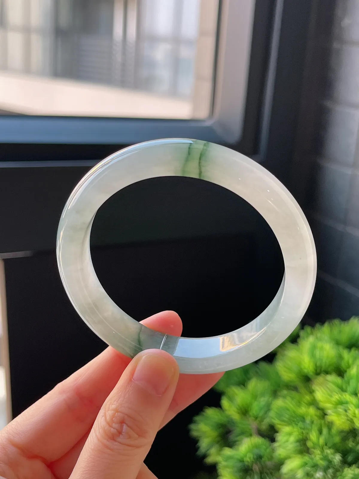 正圈57.2圈口，翡翠冰糯种飘绿手镯