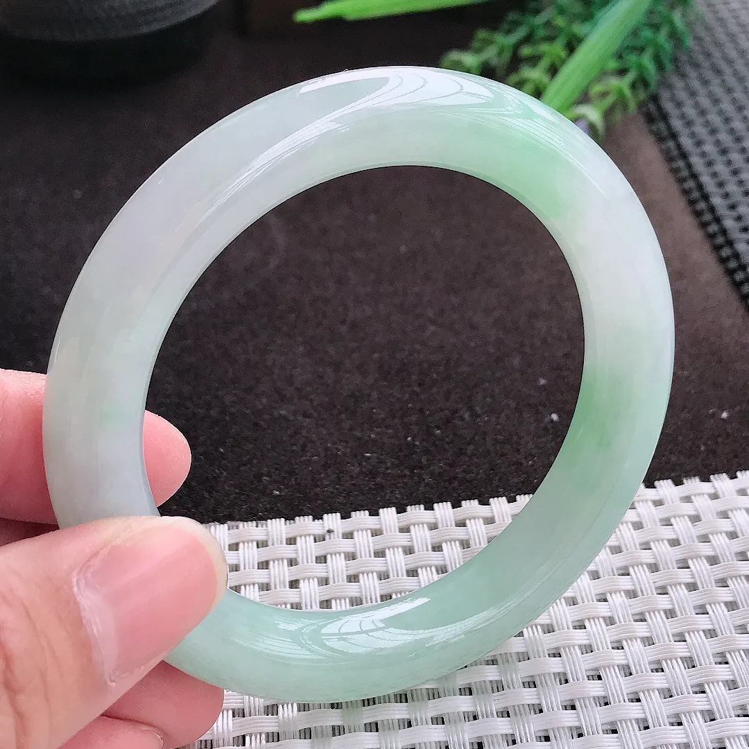 实拍A货翡翠57/10.8/10.5老坑冰胶水灵冰晴绿圆条手镯翡翠玉镯子平安镯