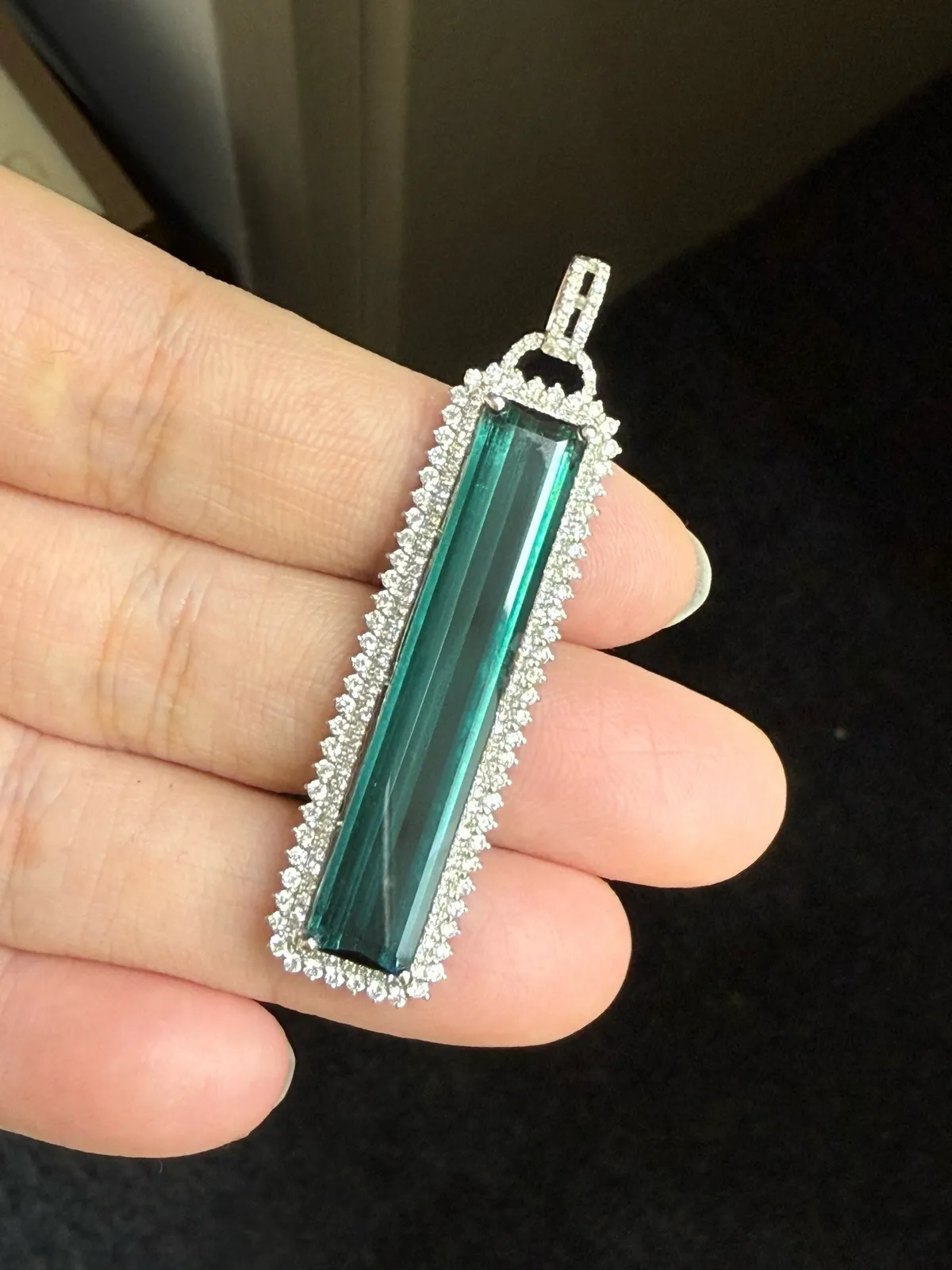 18k金镶嵌天然蓝碧玺吊坠！颜色超美！整体尺寸54.1*13.5mm，重6.414克