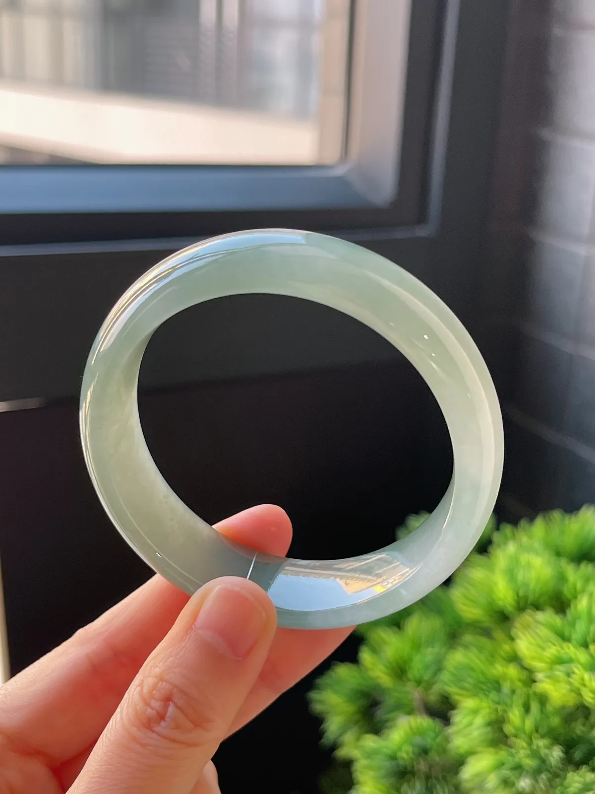 正圈55.3圈口，翡翠冰糯种淡绿色手镯