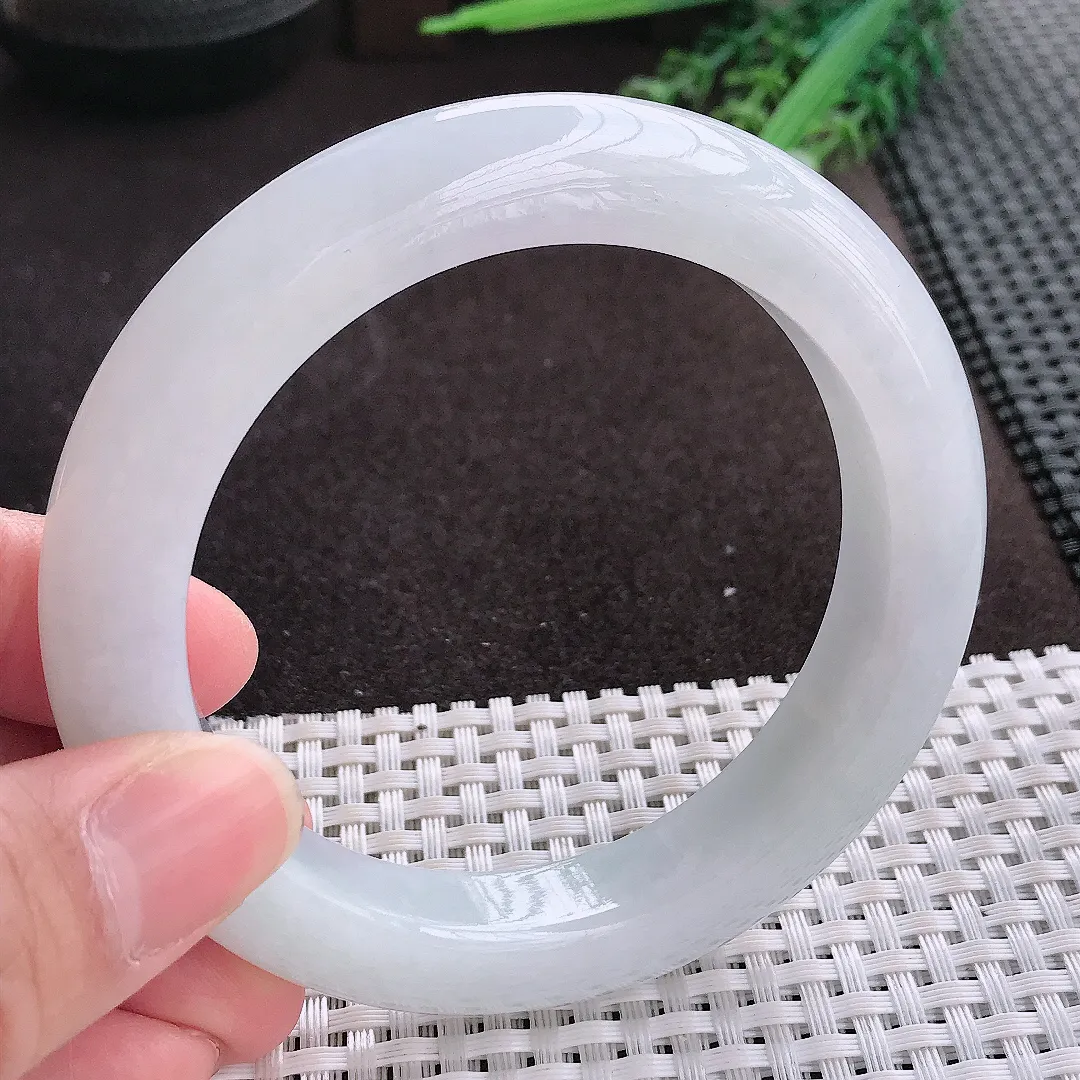 实拍A货翡翠60/12.3/10.8老坑秀气冰润厚装月光白手镯翡翠玉镯子平安镯