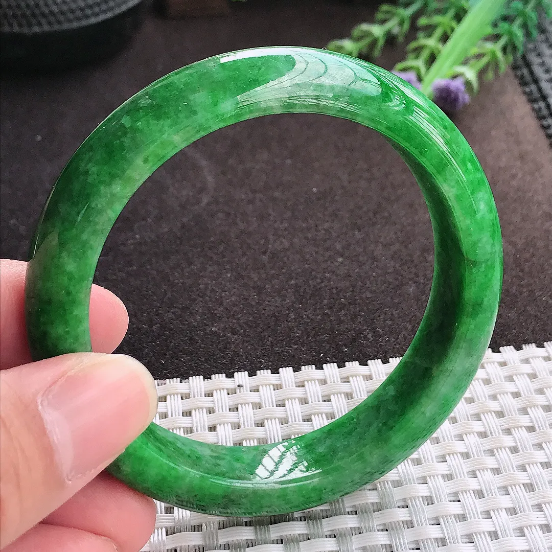 实拍A货翡翠56/13.4/8.5老坑精美辣阳绿满绿手镯翡翠玉镯子平安镯