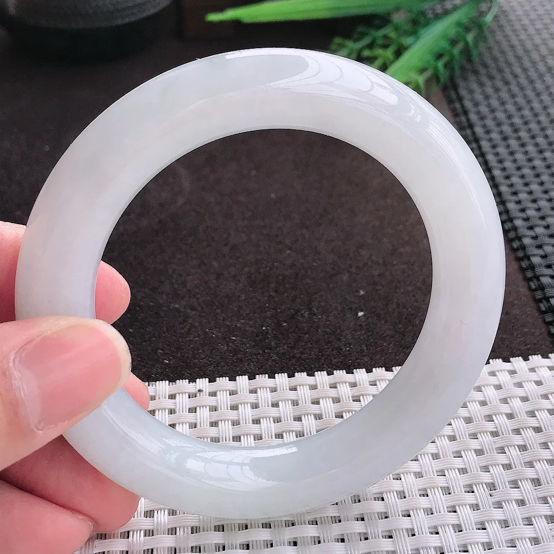 实拍A货翡翠57/12.2/12.3老坑冰润水灵月光白胖圆条手镯翡翠玉镯子平安镯