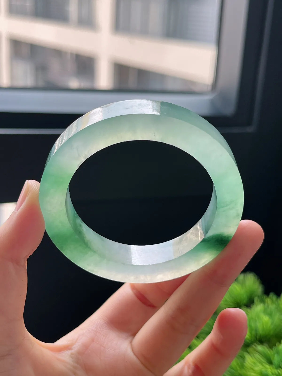 翡翠冰种飘花毛坯，⭕️正圈最大做52，最小做50.5