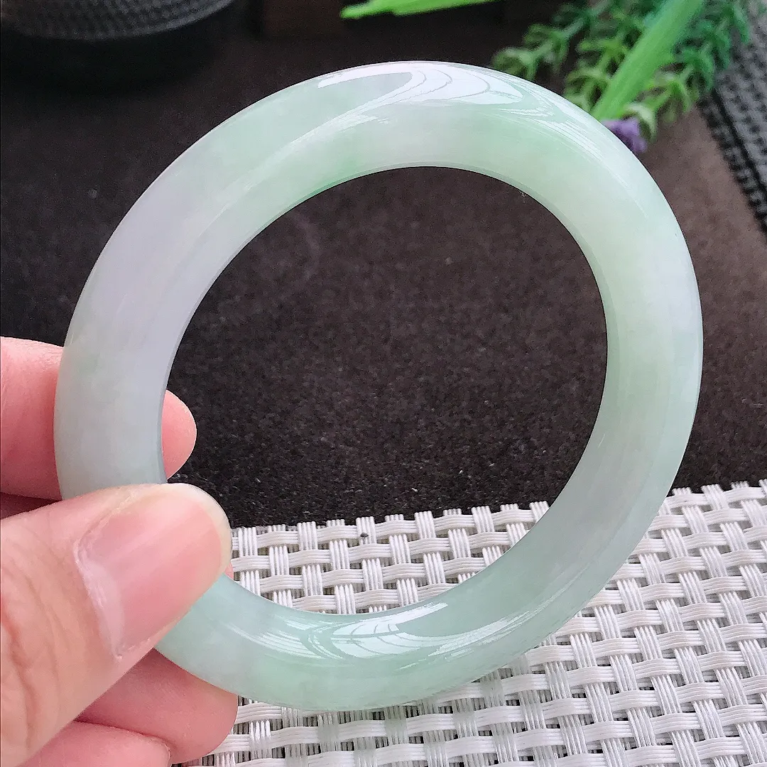 实拍A货翡翠55/11老坑冰胶水灵冰晴绿圆条手镯翡翠玉镯子平安镯