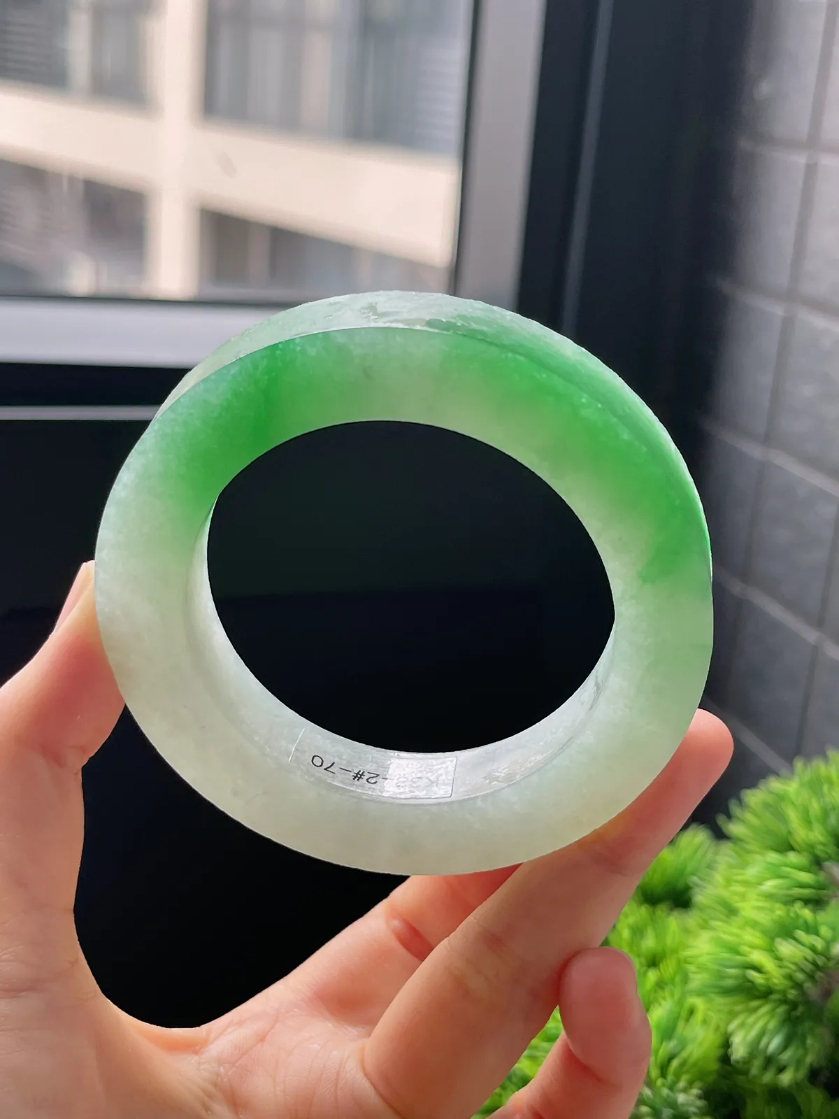 翡翠冰糯种飘绿毛坯，⭕️正圈最大做62.5，圆条最大做58.5，最小做55