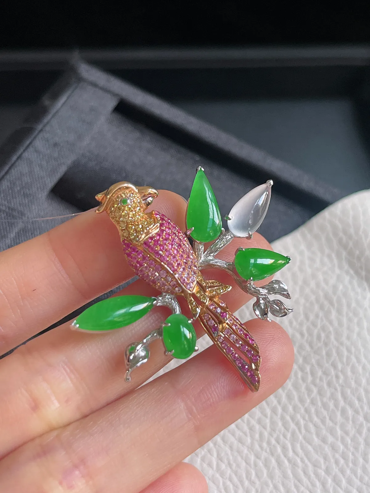 18k金翡翠喜上枝头胸针