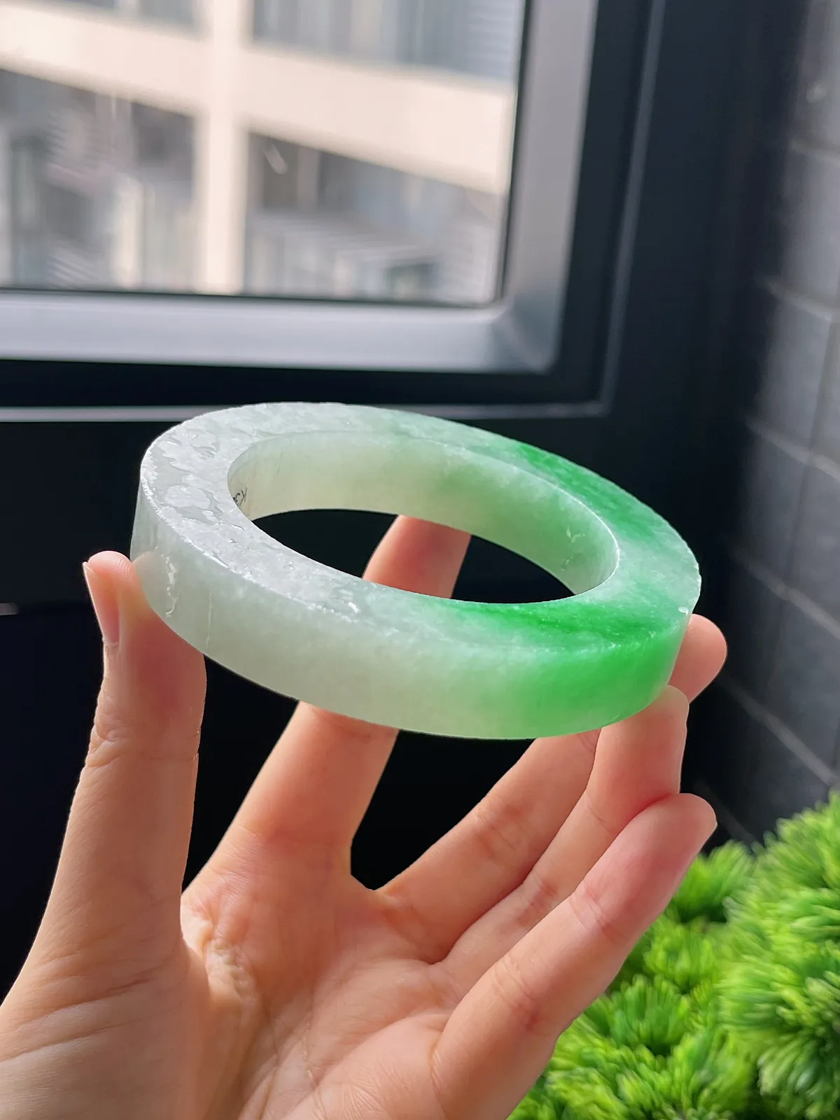 翡翠冰糯种飘绿毛坯，⭕️正圈最大做62.5，圆条最大做58.5，最小做55