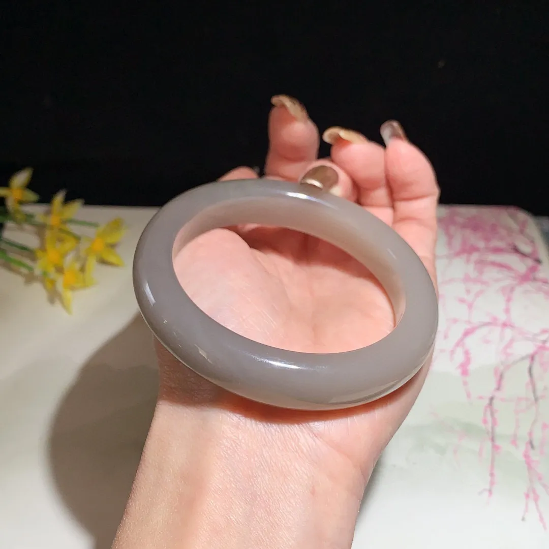 和田玉58.5圈口藕粉色加紫手镯！玉质细腻油润 底色纯净 无裂无黑 脂粉好，品质好！