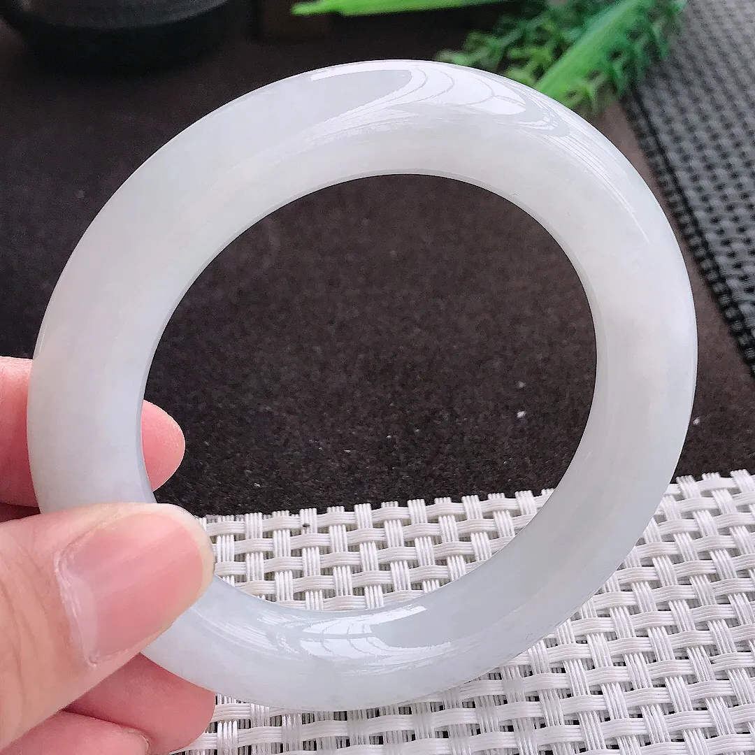 实拍A货翡翠57/12.2/12.3老坑冰润水灵月光白胖圆条手镯翡翠玉镯子平安镯