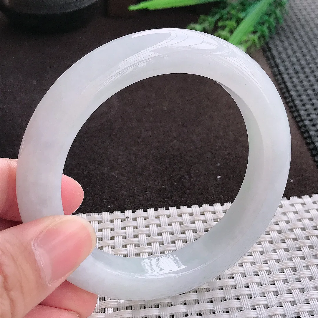 实拍A货翡翠60/12.3/10.8老坑秀气冰润厚装月光白手镯翡翠玉镯子平安镯