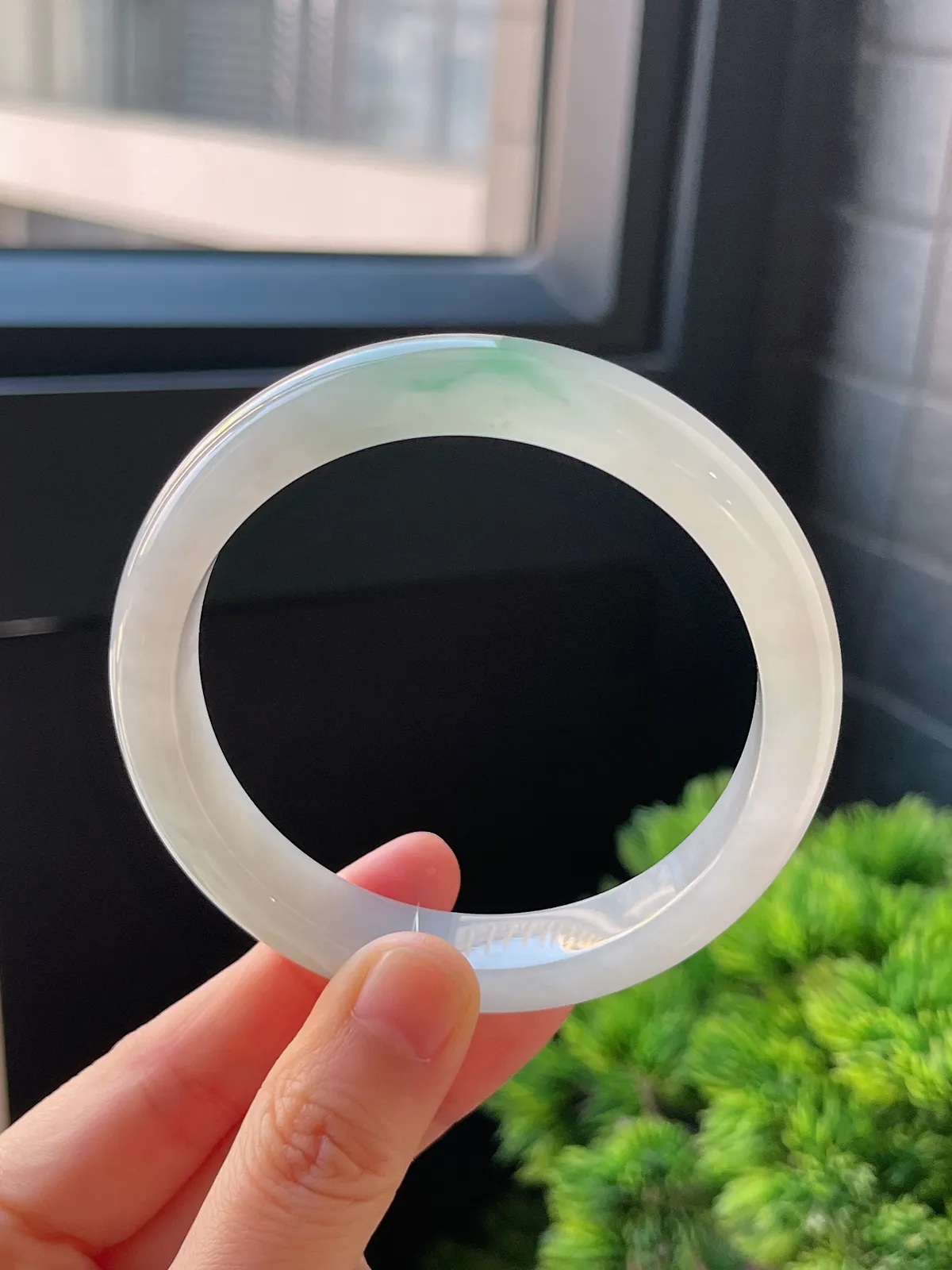 正圈59.8圈口，翡翠冰糯种飘绿手镯