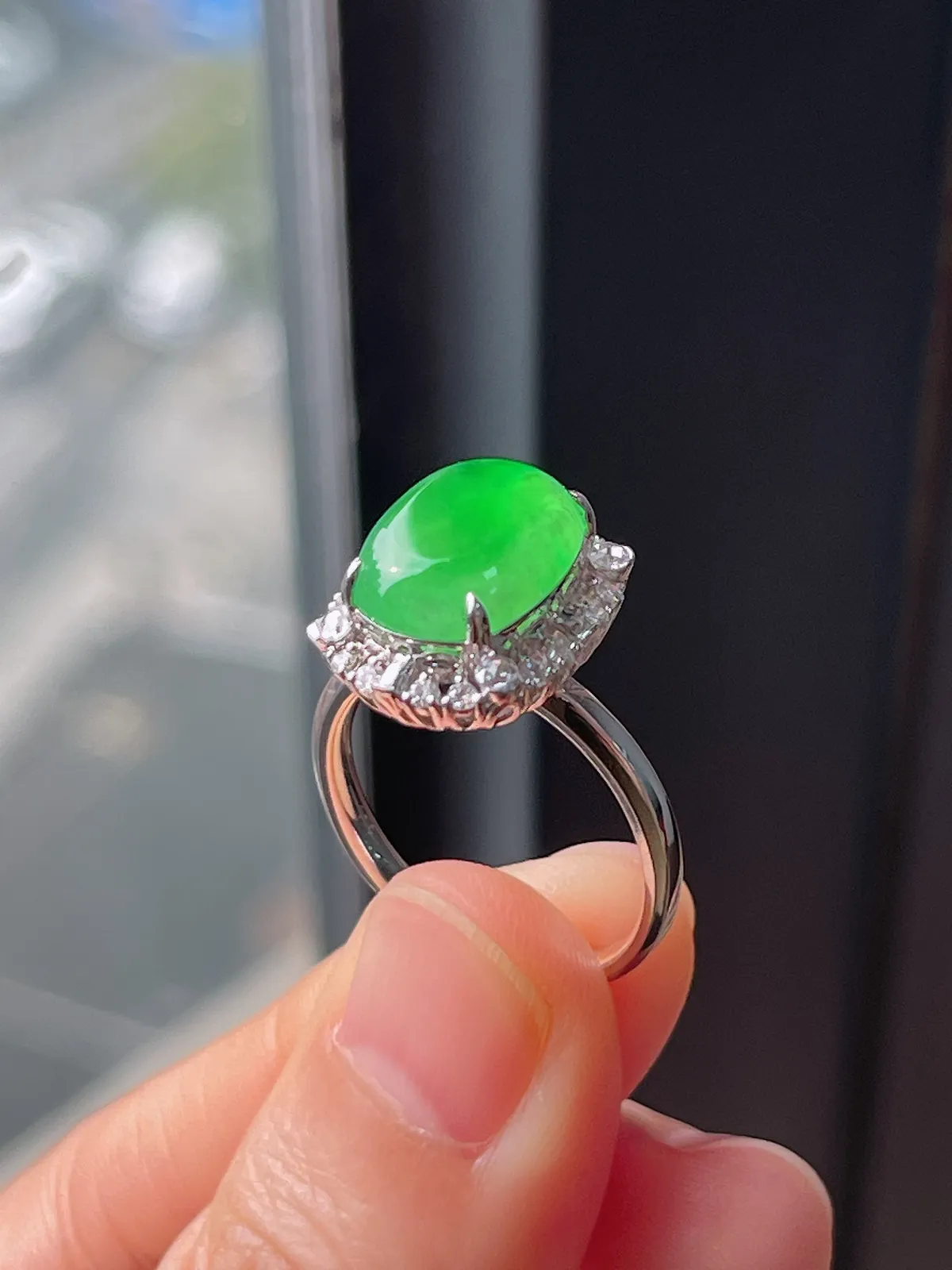 18k金伴钻石翡翠冰糯种绿色戒指